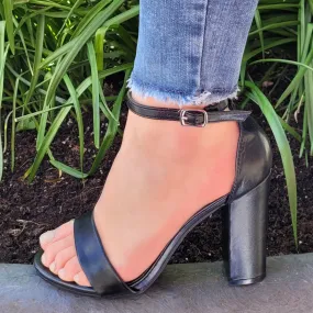 Zwarte sandalen met blokhak en enkelbandje
